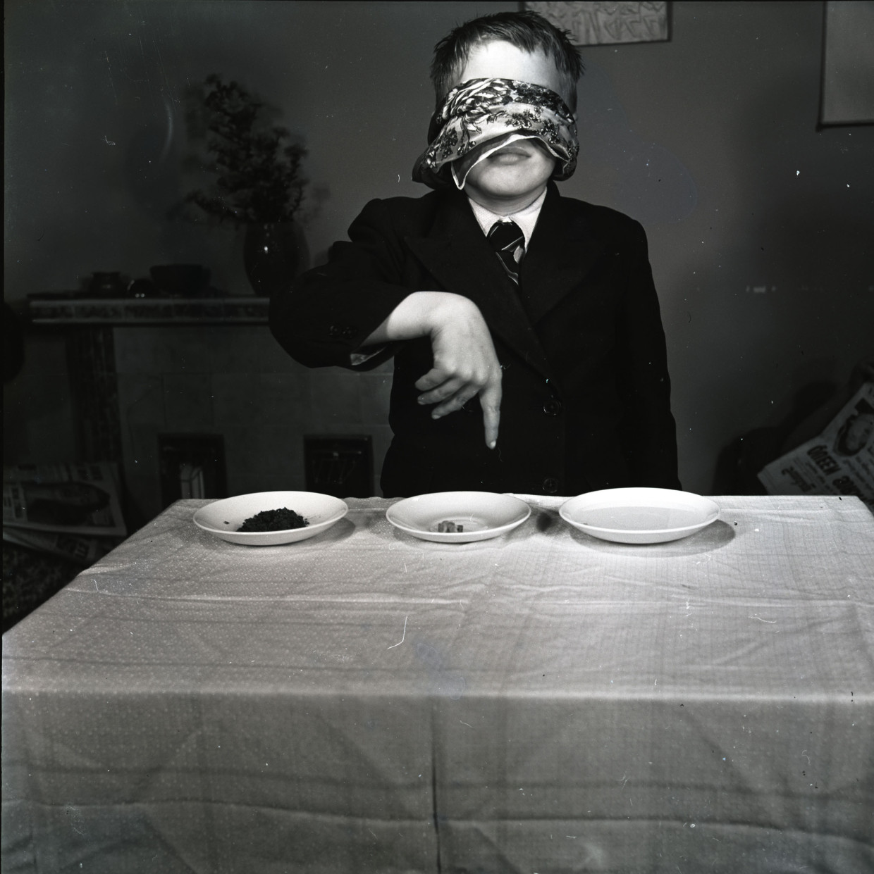 Halloween divination games Halloween divination games, Dublin, 1935.